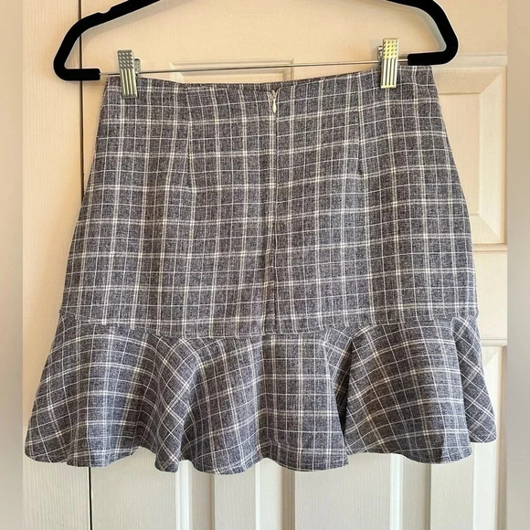 Grey Plaid Coquette, Preppy mini skirt w/ ruffle & 5 brass buttons size large. - Picture 2 of 8